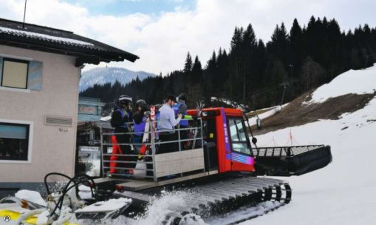Auch ein Ausfall des Lifts (Danke, Marc!) konnte die Teilnehmer nicht vom Rennen abhalten. Da musste eben die Pistenraupe ran