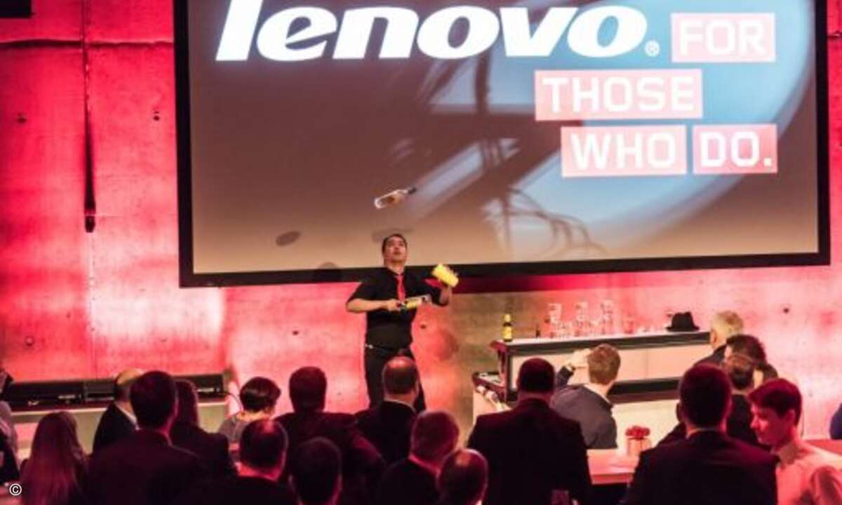 Der amtierende deutsche Bar-Keeper-Meister mixt persönlich (Bild: Lenovo/COMEO Werbung PR Event)