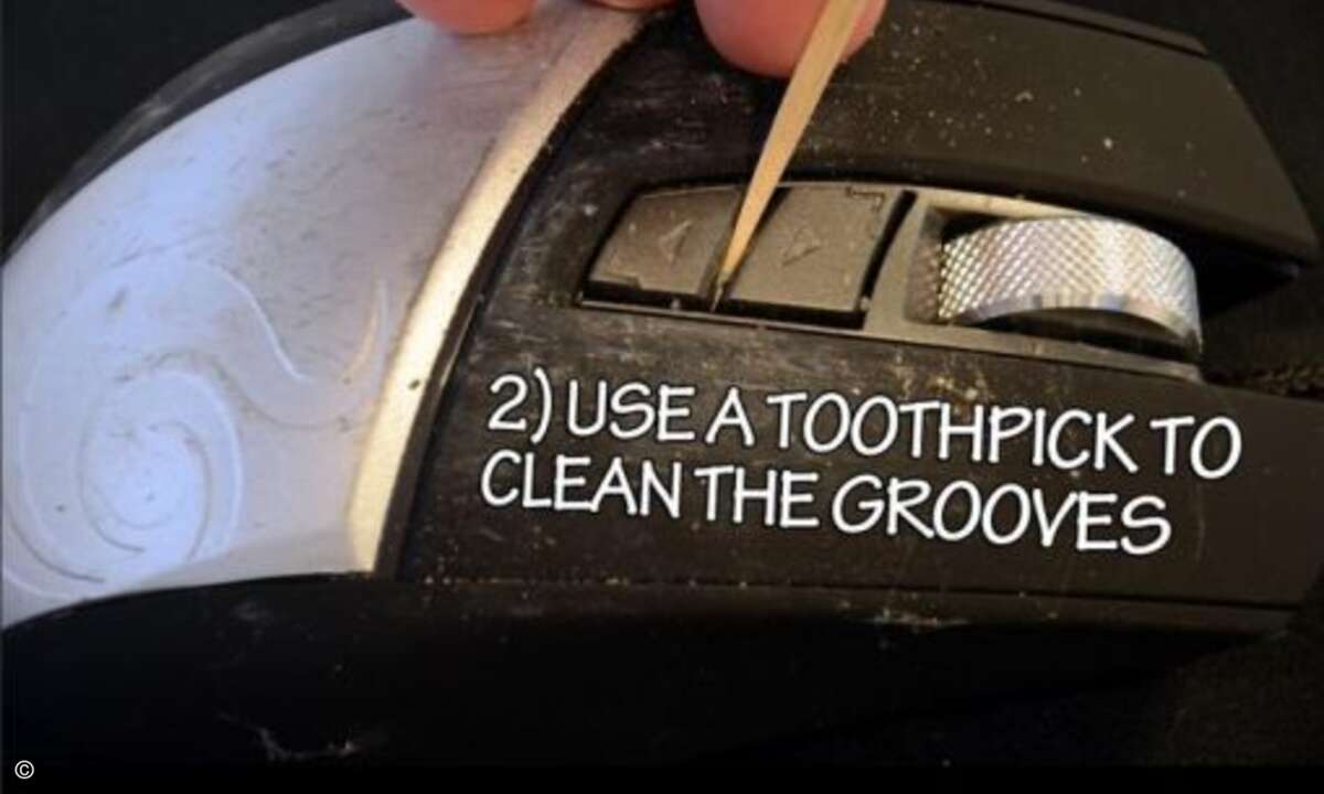 Mit einem Zahnstocher die verdreckten Ritzen reinigen (Foto: twitter.com/CoolerMaster)