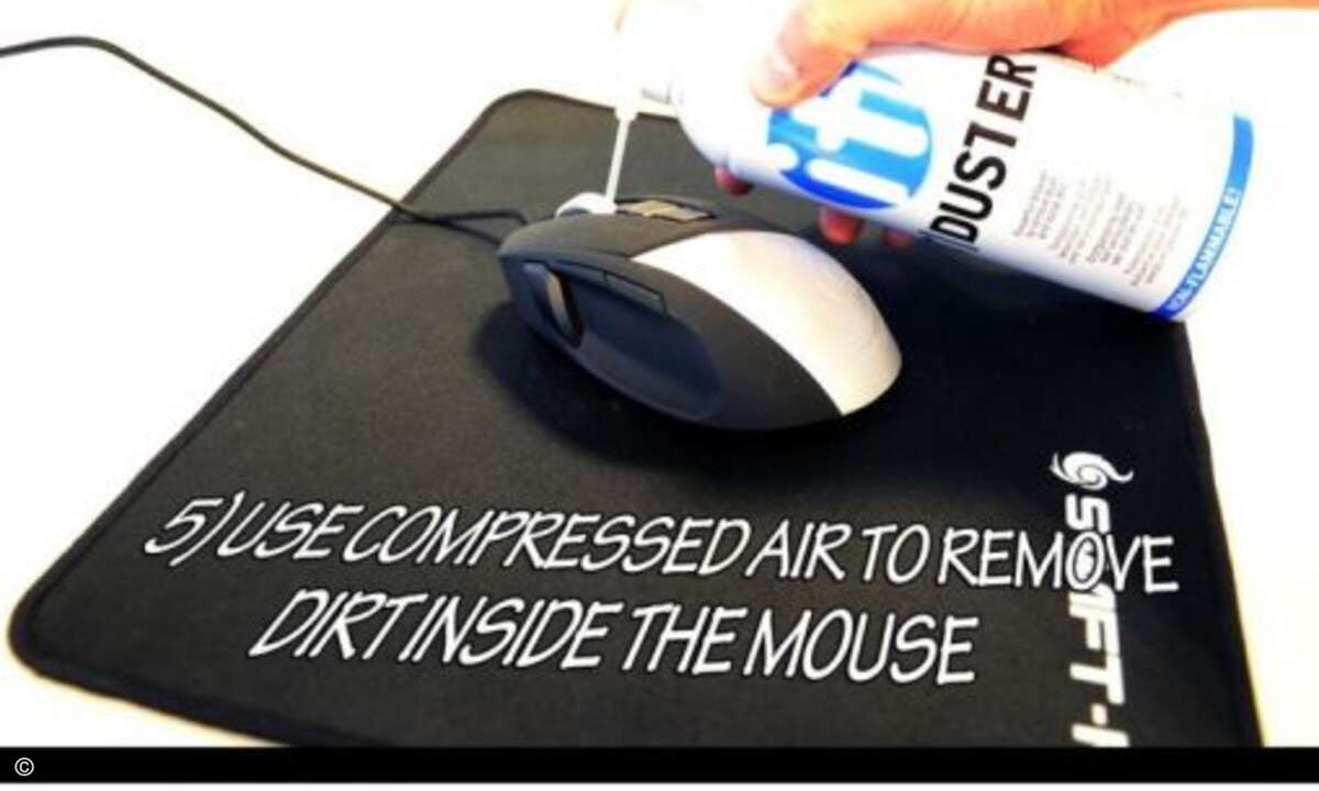 Druckluft beseitigt Dreck im Inneren der Maus (Foto: twitter.com/CoolerMaster)