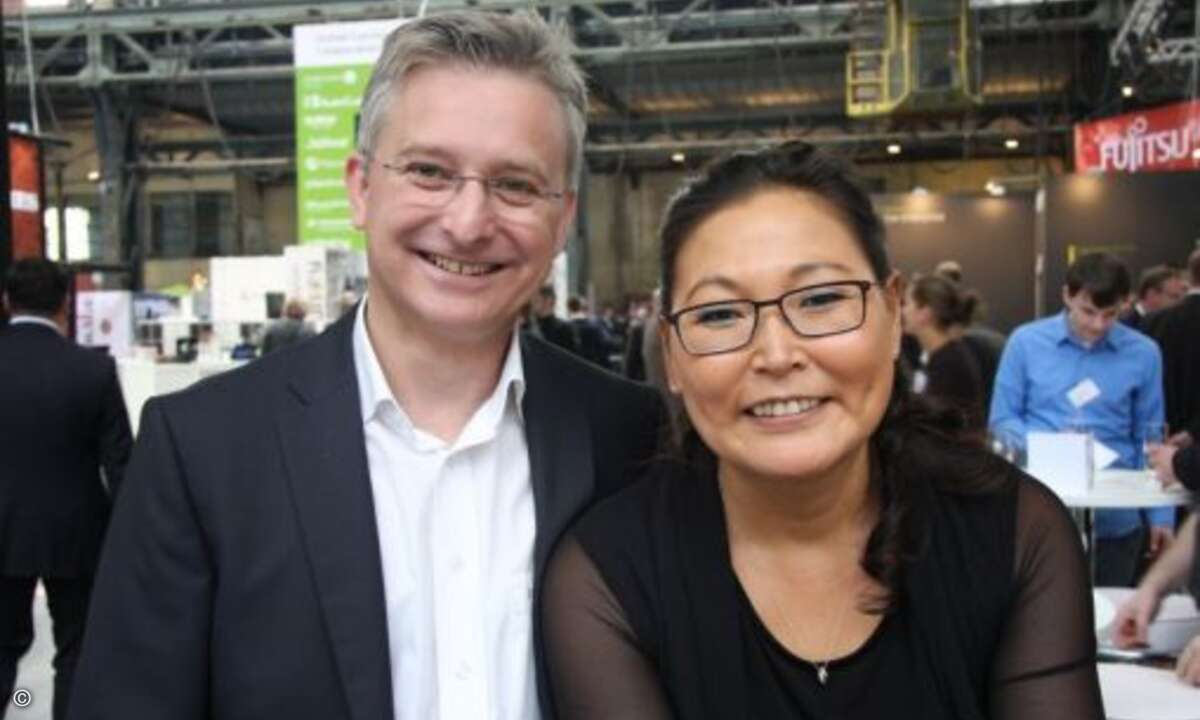 Thomas Jell von TP-Link und Miriam Franke von Sandisk freuten sich über ein Wiedersehen auf der Messe