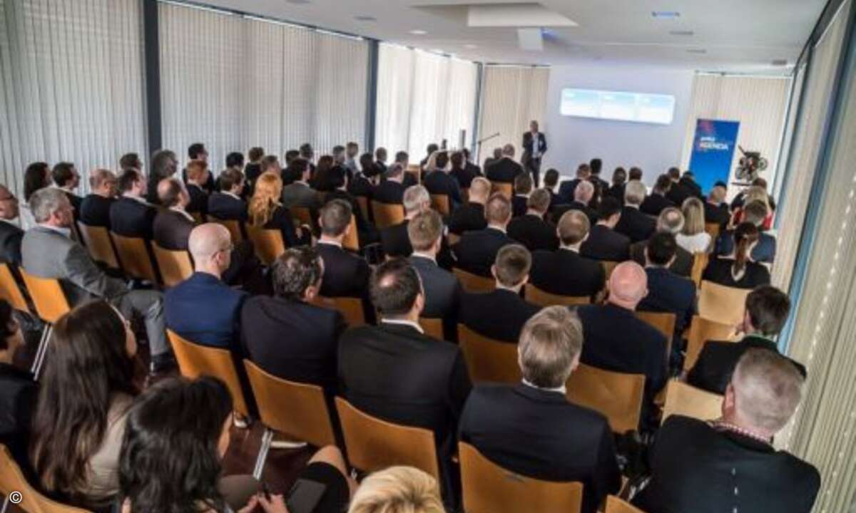Zahlreiche Gäste lauschten den Vorträgen...
