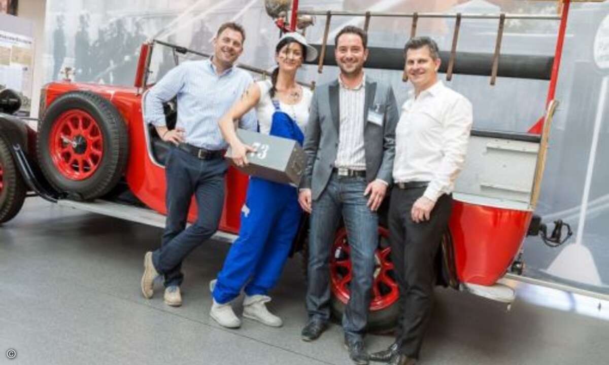 Drei Herren plus x von der Tankstelle: Aetka-Kooperationsmanagerin Katja Förster und die Veranstalter-Crew der Agentur Krauß Event