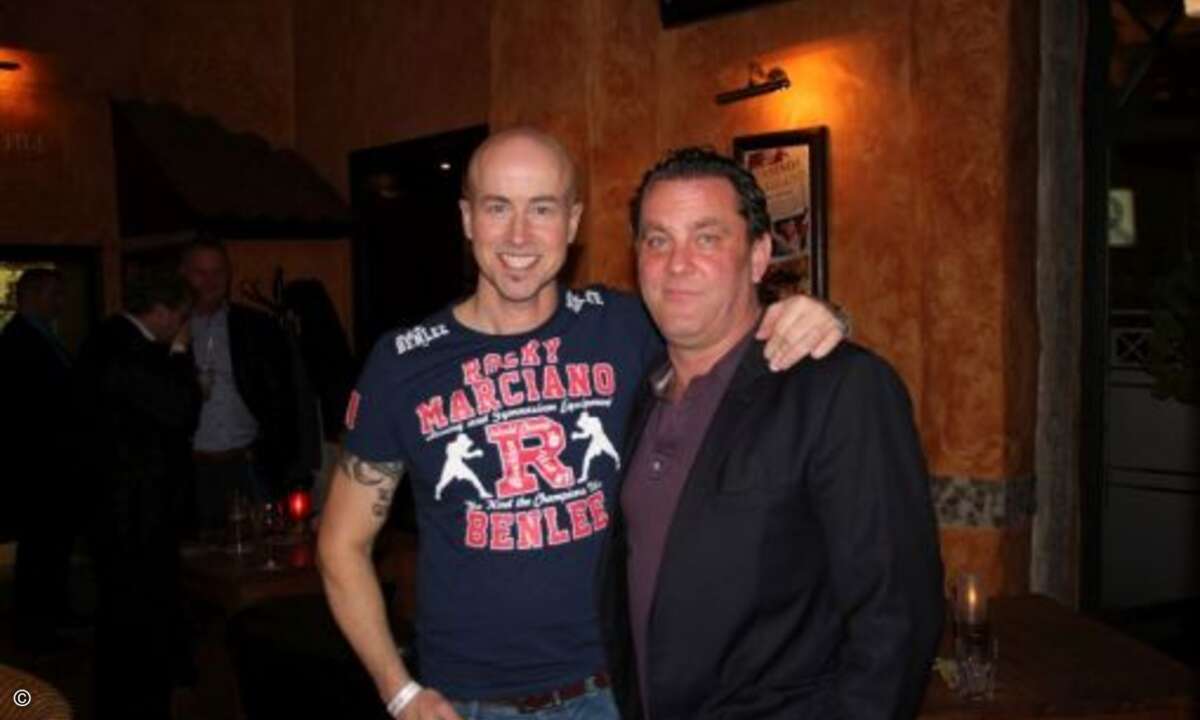 Am Abend, als Bayern das Champions-League Hinspiel und Dortmund den Trainer verlor: Bayern-Fanatiker Matthäus Hose und Dortmund-Fan Michael Dopmeier (AVM)