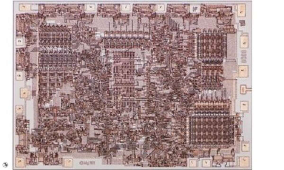 Intel's zweiter Mikroprozessor war der 8-bit 8008. Der Chip hatte 2900 Silizium-Gatter und führte 50.000 Befehle pro Sekunde aus. (Foto: Intel)