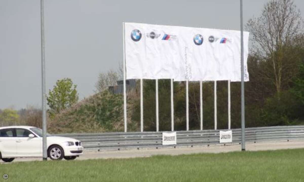 Zur Vorstellung der Nüvicam lud Garmin in die BMW Driving Academy Maisach (Foto: Lars Bube / crn.de)