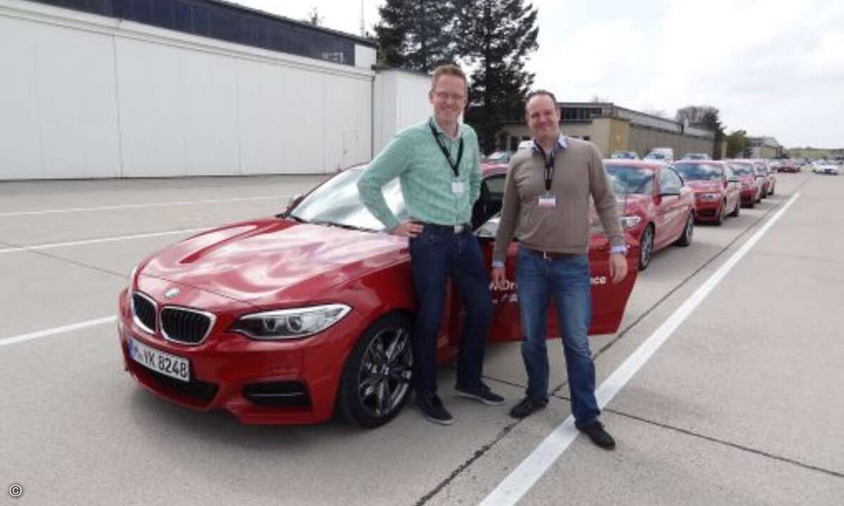 Holger Haase von Electronic Partner und Kai Lemke von Medimax stellten mit ihrem feuerroten