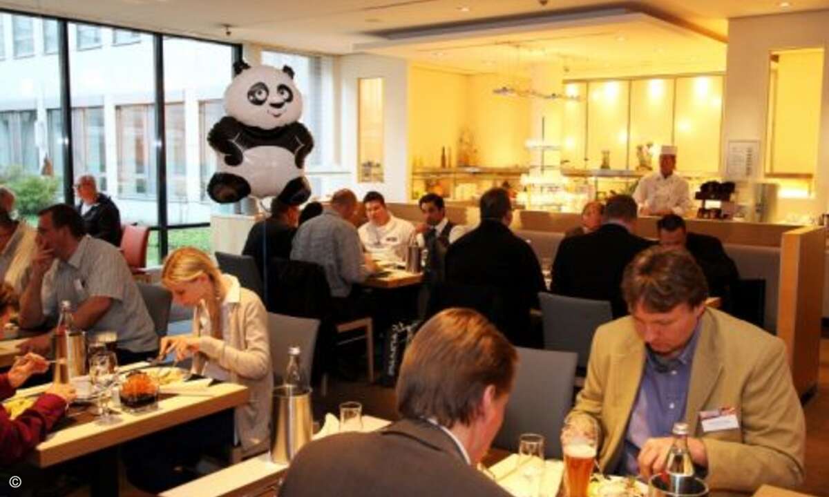 Gemeinsames Essen von Partnern, Referenten und Panda-Experten im Anschluss an die Vorträge (Foto: Panda Security)