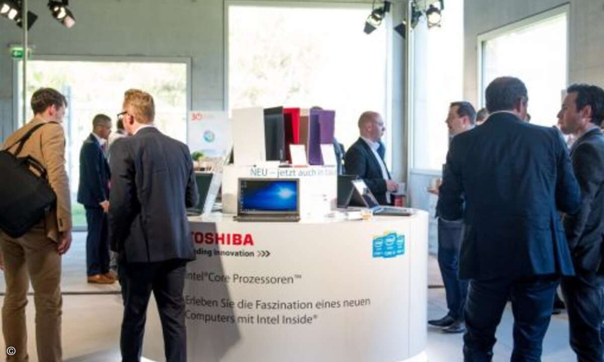 Neben den aktuellsten Toshiba-Rechnern gab es auch Notebooks aus den Anfangsjahren zu besichtigen (Bild: Toshiba)