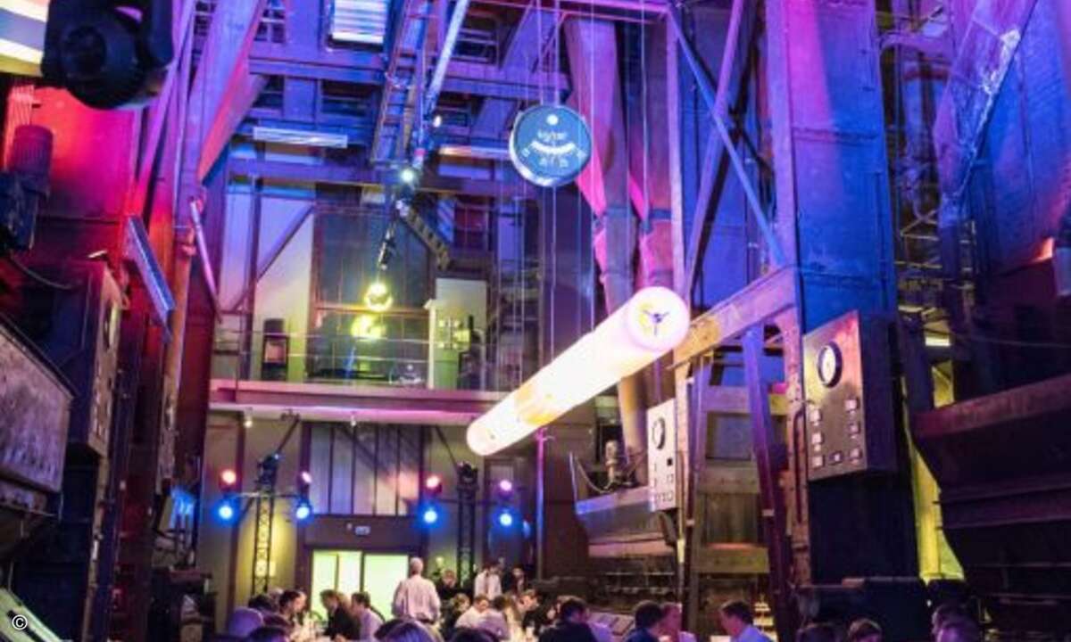 Gefeiert wurden im Red Dot Design Museum (Bild: Toshiba)