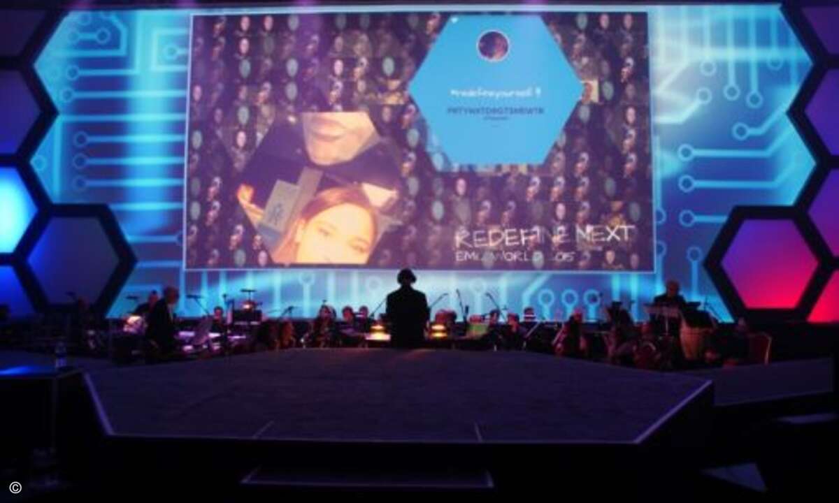 Zur Einstimmung auf die Keynotes gab es keine Musik vom Band, sondern ein Orchester (Foto: CRN)