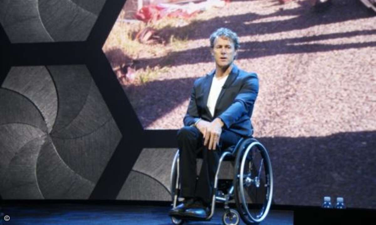 Die Geschichte des Triathleten John Maclean, der nach einem Unfall im Rollstuhl saß und mühsam wieder laufen lernte, rührte die Partner beim »Global Partner Summit« zu Tränen (Foto: CRN)