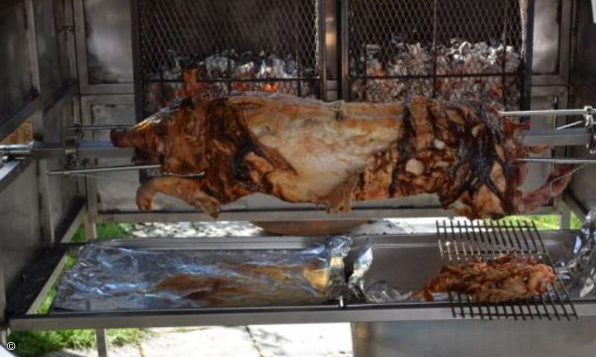 Das Spanferkel ist fertig (Foto: CRN)