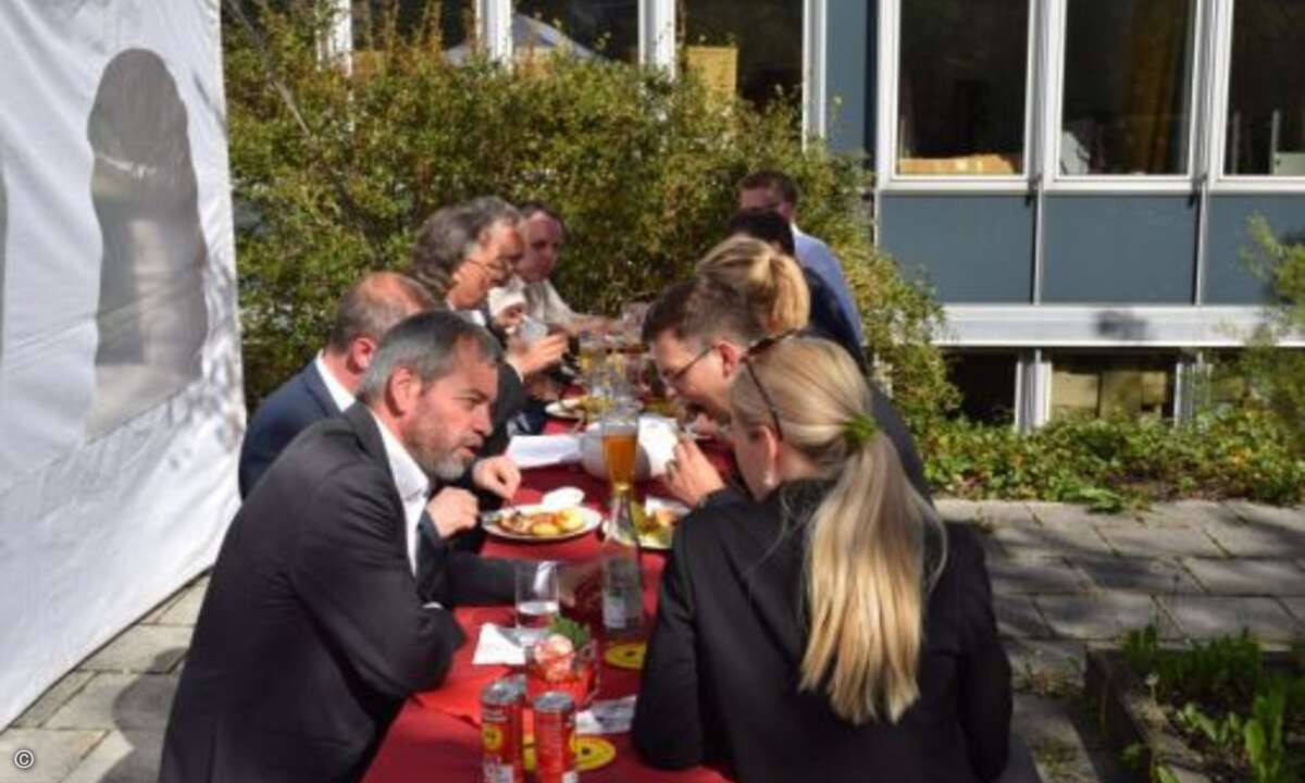 Bei Essen und Bier fand der Solution Day seinen Ausklang (Foto: CRN)