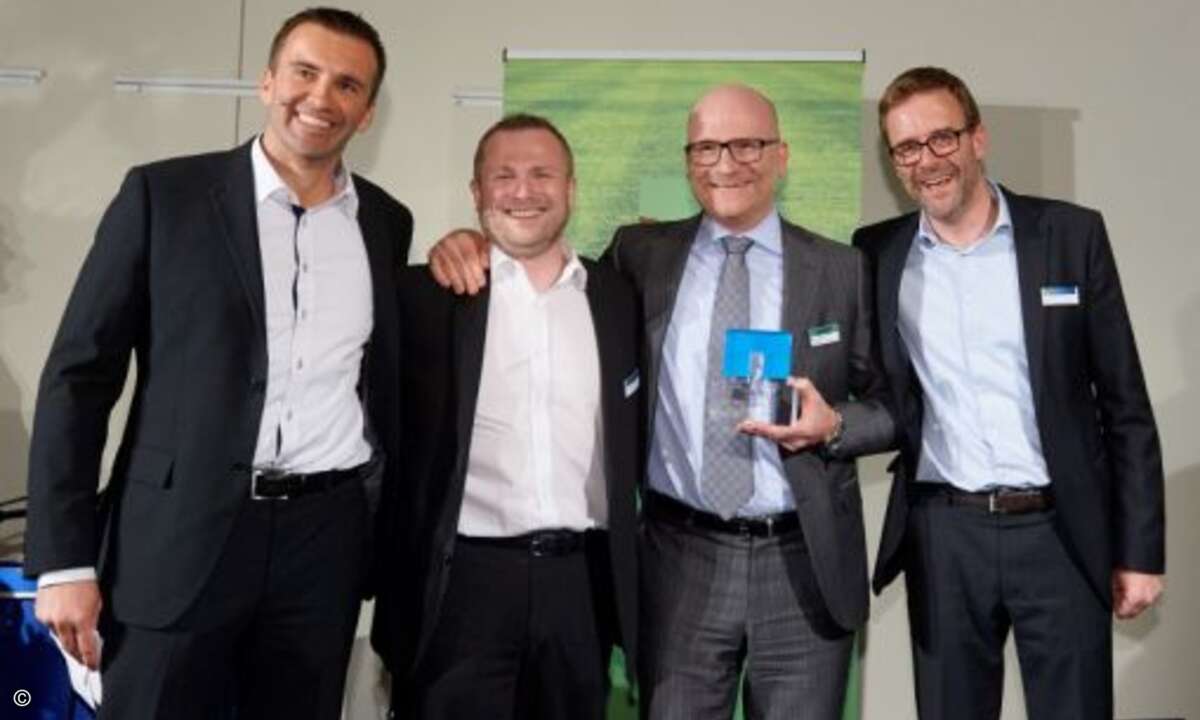 Maik Höhne, Anton Rinser (links) und Jörg  Hesske (rechts) mit Barnim Bassow vom »Grow Partner« Computacenter (Foto: NetApp)