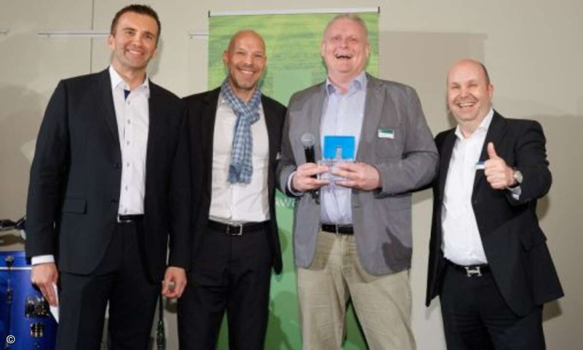 Maik Höhne, Steffen Wax und Peter Wüst von NetApp mit Michael Brückner von VAS Value Added Services, dem Gewinner des »Eco System Partner«-Awards (Foto: NetApp)