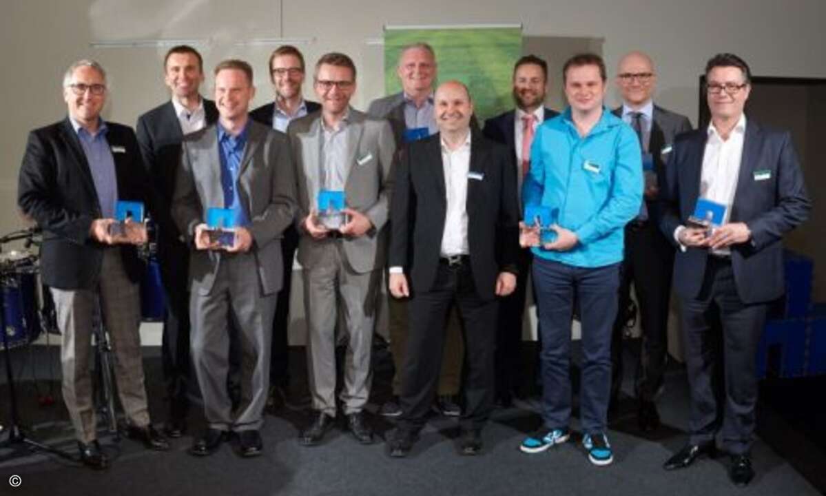 Das NetApp-Team mit den stolzen Preisträgern (Foto: NetApp)