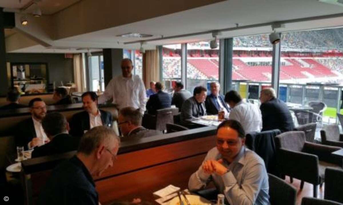 Lockerer Erfahrungsaustausch beim gemeinsamen Essen (Foto: NCP)