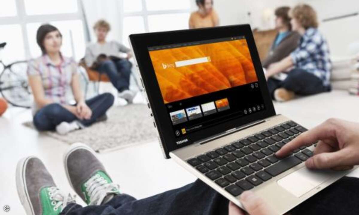 Toshiba Satellite Click Mini
Toshibas erstes Detachable-Notebook im kompakten 8,9 Zoll-Format kombiniert Tablet und Notebook in einem Gerät. Das ultrakompakte Gerät wiegt gerade einmal 479 Gramm und ist dank langer Akkulaufzeiten der ideale Begleite