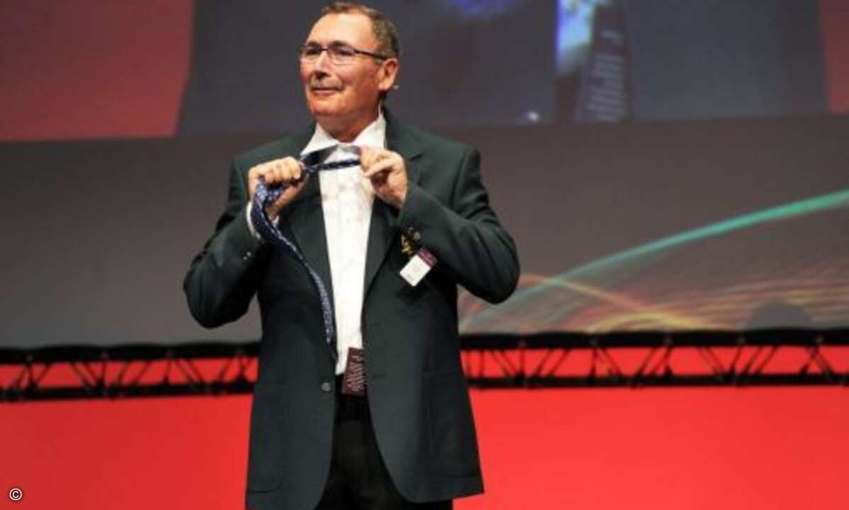 Der scheidende CEO John McAdam wurde im Rahmen der Keynote geehrt (Foto: F5 Networks)