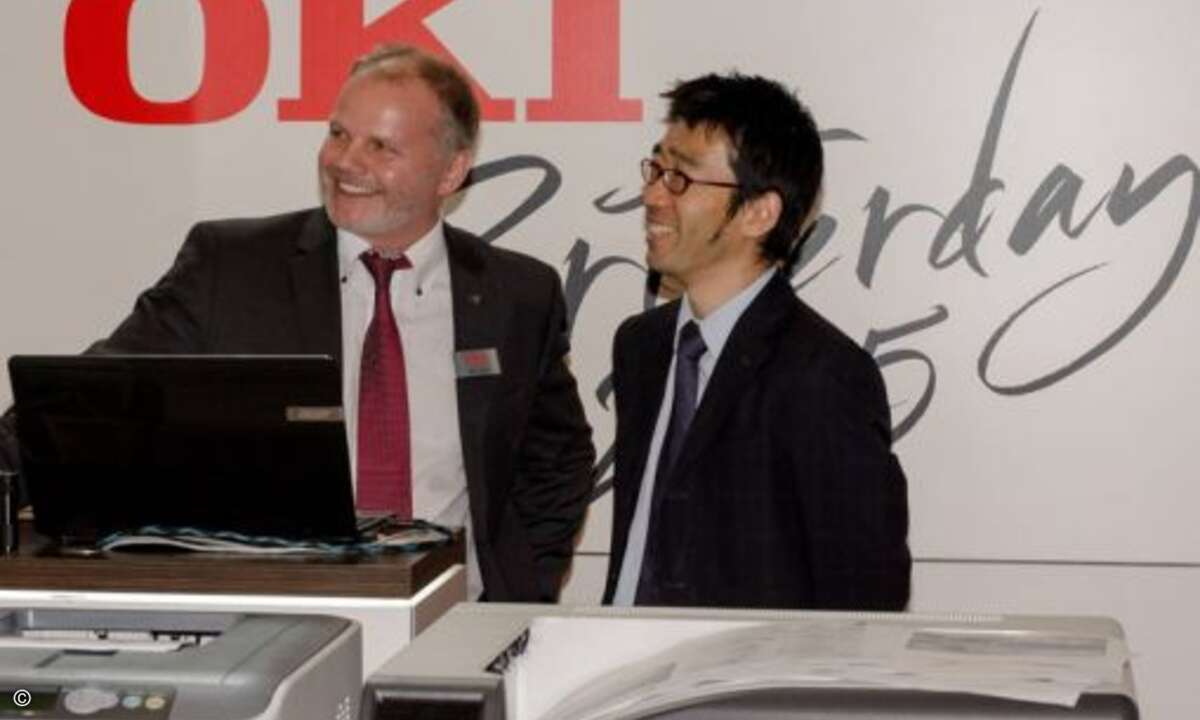 Heiko Thomsen und Tetsuya Kuri hatten viel Spaß beim Präsentieren (Foto: Oki Systems)