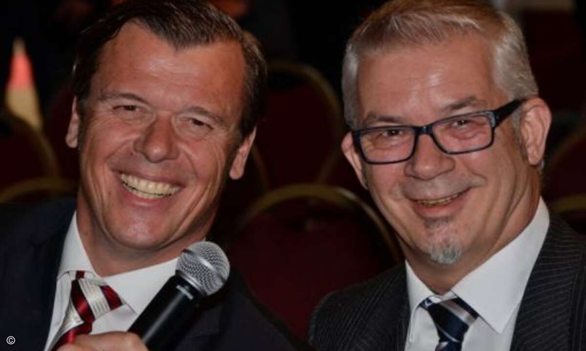 Olaf Sepold mit dem langjährigen Partner Ralf Clausen von Adam Bürosysteme (Foto: Oki Systems)