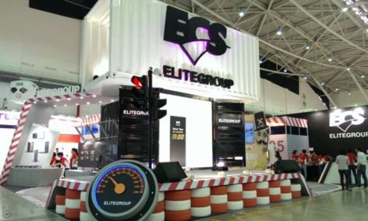 ECS hatte seinen Computex-Stand in eine Rennstrecke verwandelt (Bild: ECS)
