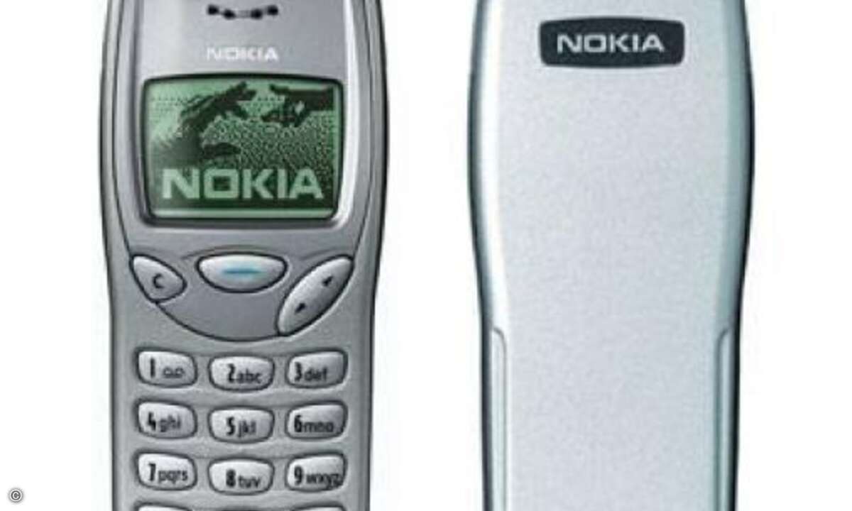 Das 3210 von Nokia wurde zusammen mit dem Spiel Snake zum Massenphänomen, vor allem bei Jugendlichen. Es war eines der ersten Handys ohne einer außen liegenden Antenne, unterstützte Bildmitteilungen und T9 zum leichteren Verfassen von Nachrichten (Bi