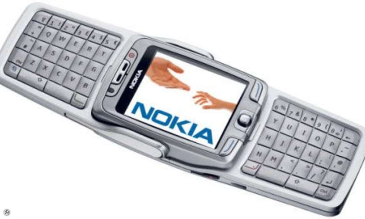 Wieder ein außergewöhnliches Design. Wieder gute Hardware. Das E70 brachte neben einer zum Texte schreiben optimierten Tastatur auch UMTS und WLAN mit (Bild: Nokia)