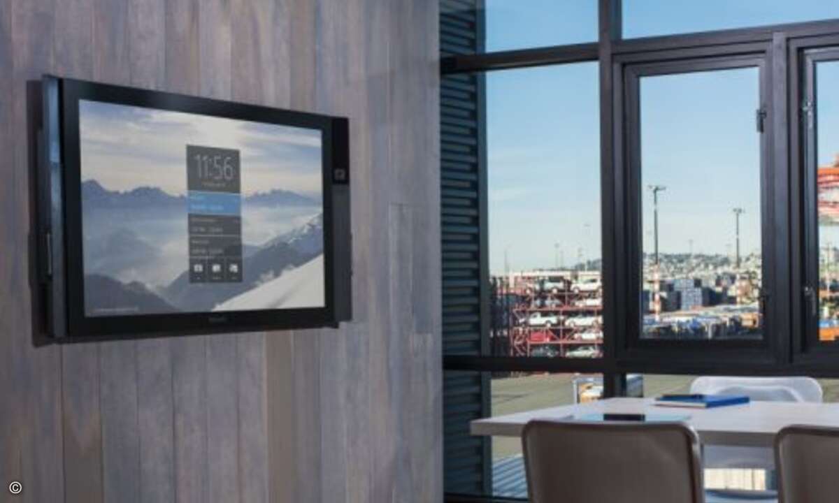 Denn in dem riesigen Tablet, das mit 55 und 84 Zoll zu haben ist, steckt ein vollwertiger Rechner (Foto: Microsoft)