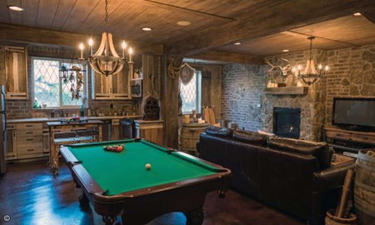 Auch wenn es im Spiel keinen Billiardtisch gibt - hier läßt sich wunderbar eine ruhige Kugel schieben (Foto: Chad Kirkland / Barcroft Media)