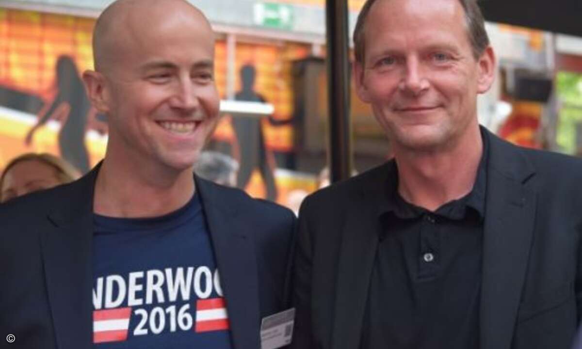 Matthäus Hose, Verlagsleiter WEKA FACHMEDIEN, mit Tarox-Chef Matthias Steinkamp am Ausstellerabend (Bild: CRN)