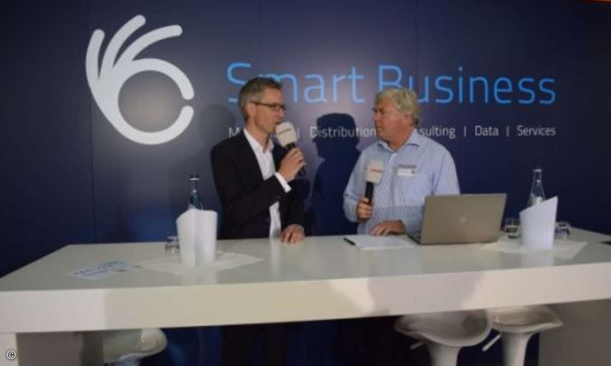 CRN-TV führte auf der Tarox-Messe viele spannende Interviews, so mit Thomas Muschalla von Nfon (Bild: CRN)