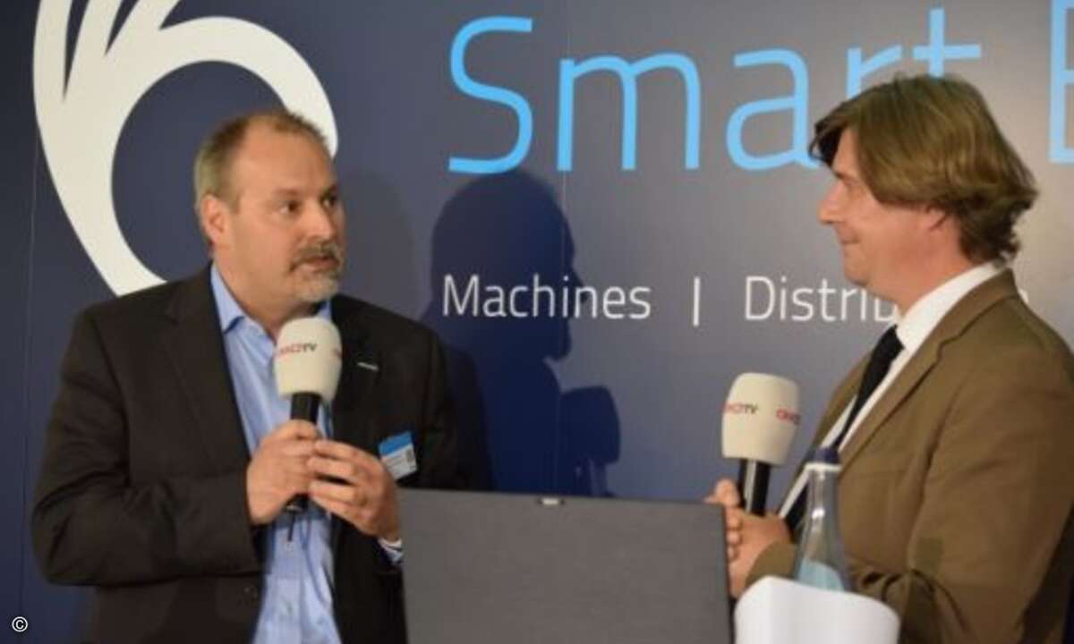 Andreas Ahmann von Ceyoniq mit Samba Schulte von CRN (Bild: CRN)