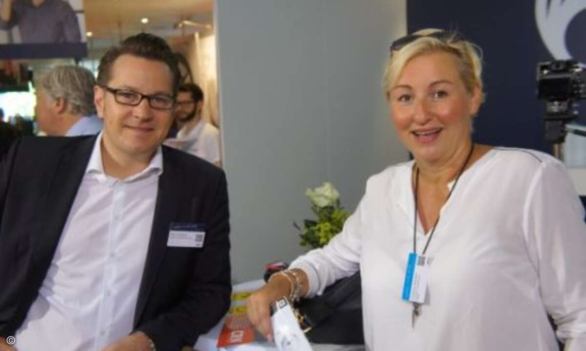 Marc Adelberg mit Christine Händler von Comteam (Bild: CRN)
