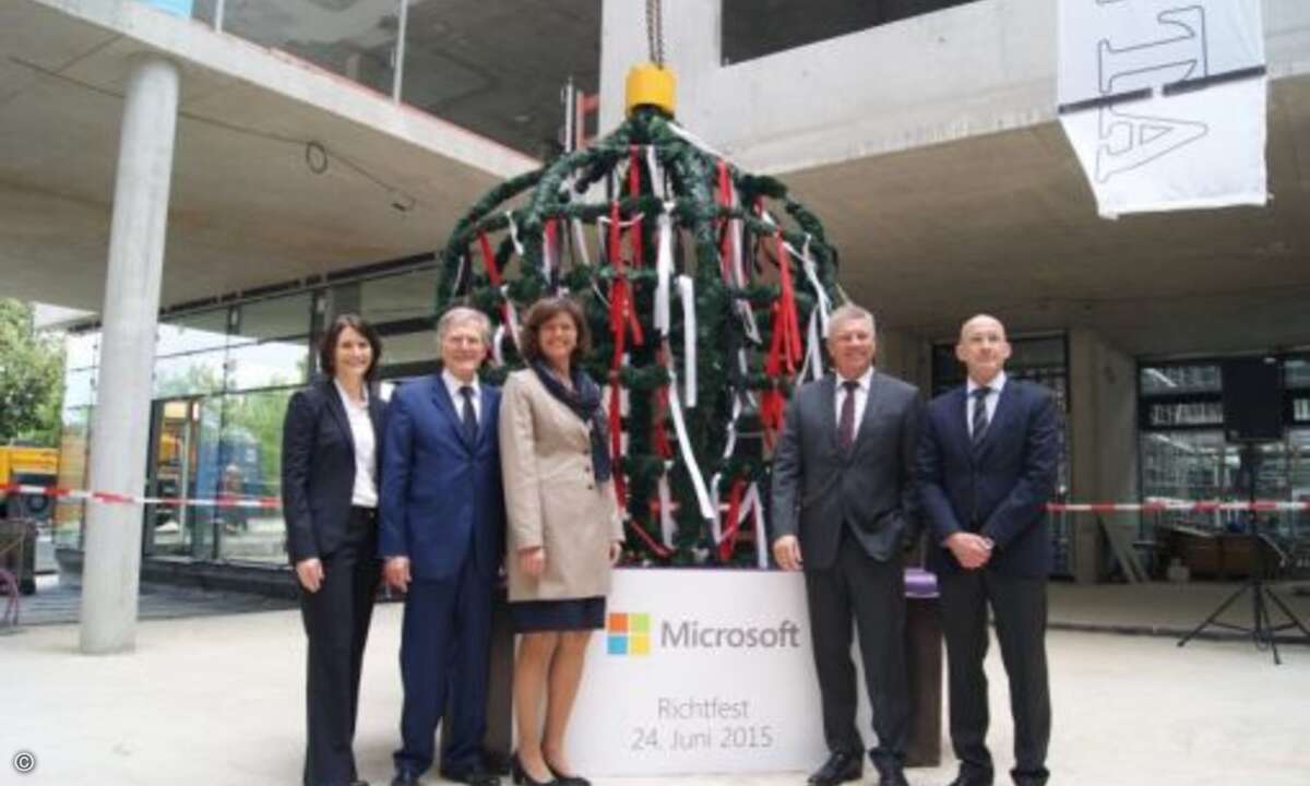 Von links nach rechts: Microsoft-Personalchefin Elke Frank, Helmut Röschinger vom Bauträger Argenta, Bayerns Wirtschaftsministerin Ilse Aigner, Münchens Oberbürgermeister Dieter Reiter und Alexander Stüger, Vorsitzender der Geschäftsführung von Micr