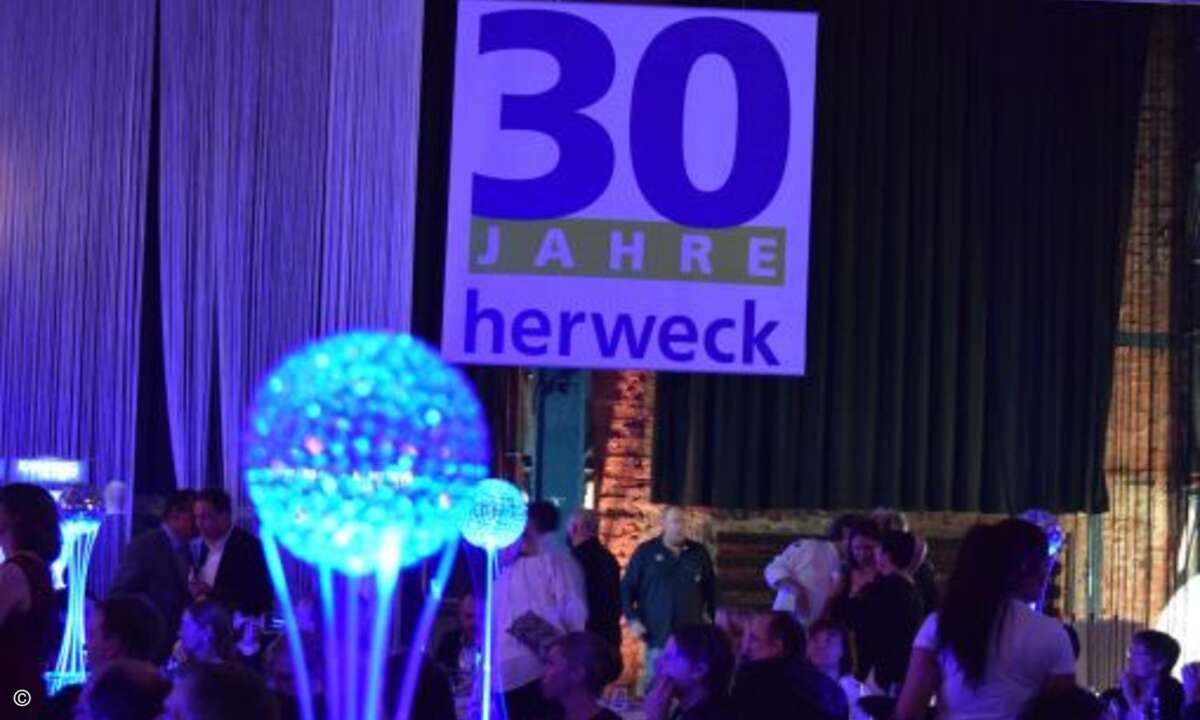 Am 13. März 1985: Die Geburtsstunde von Herweck begann mit dem Verkauf von analogen Telefonen aus den USA