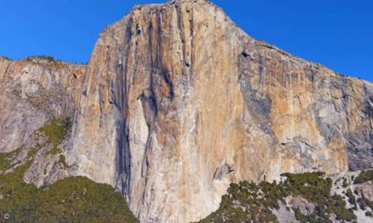 Zum Gipfel des El Capitan  geht es 1.000 Meter fast senkrecht nach oben (Foto: Google Street View)