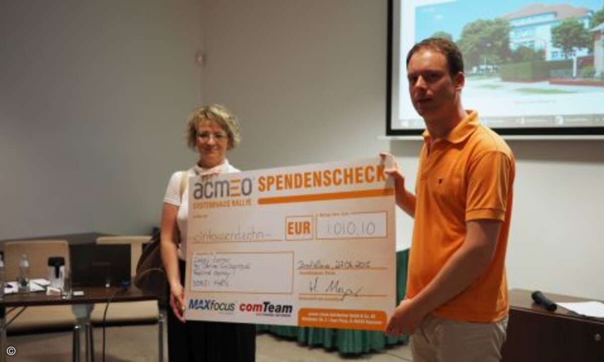 Hilfsbedürftige Kinder in der Slowakei durften sich über IT-nerdige 1010,10 Euro freuen (Foto: CRN)