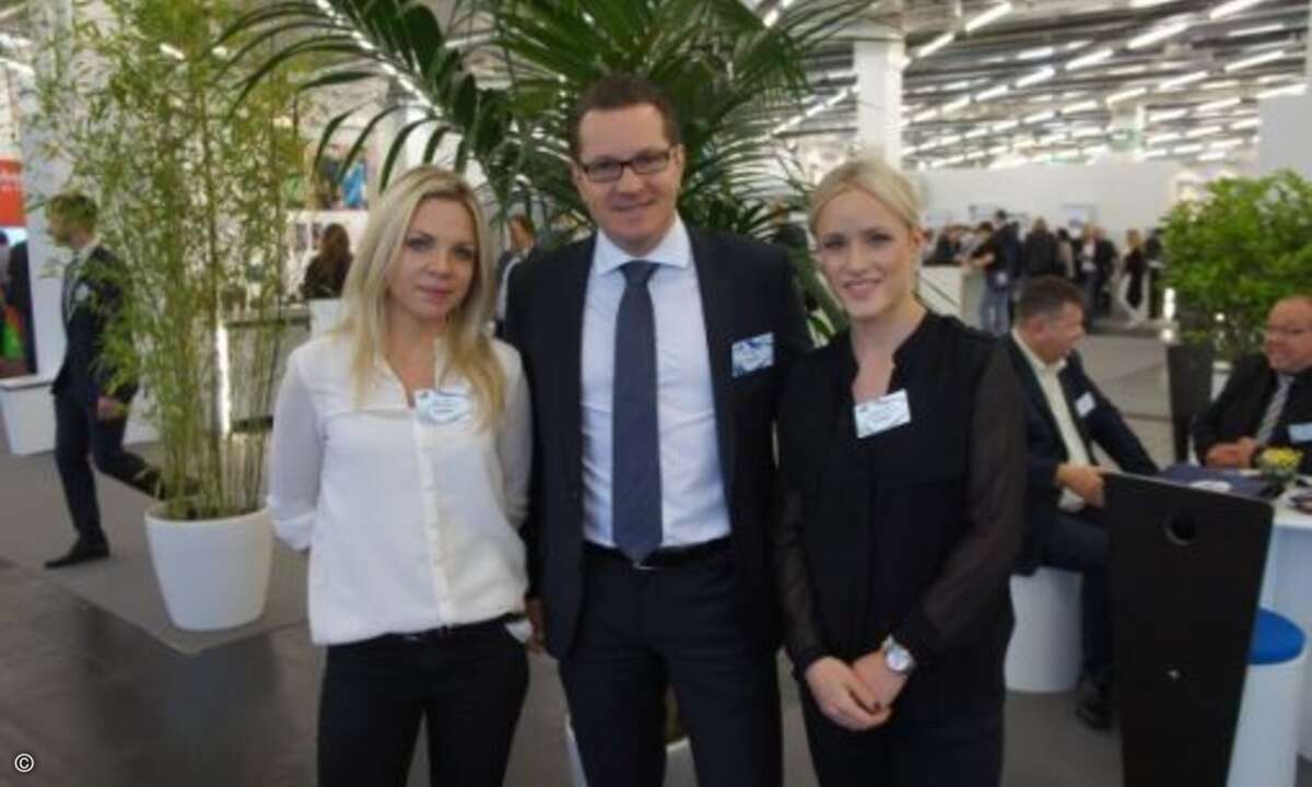 Marc Adelberg von CRN ließ sich die Hausmesse von Mijou Haas und Selma Horvath (beide IM) zeigen und knüpfte wertvolle Kontakte (Bild: CRN)