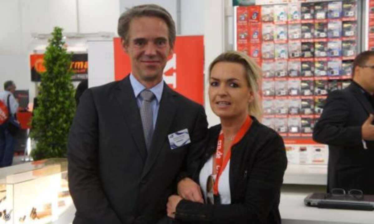 Christian Velroyen von Sandisk mit Carolin Schlüter (CRN) (Bild: CRN)
