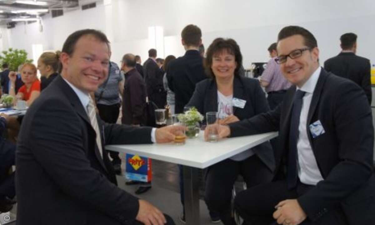 Matthias Schneider, Andrea Achter (beide IM) mit Marc Adelberg (Bild: CRN)