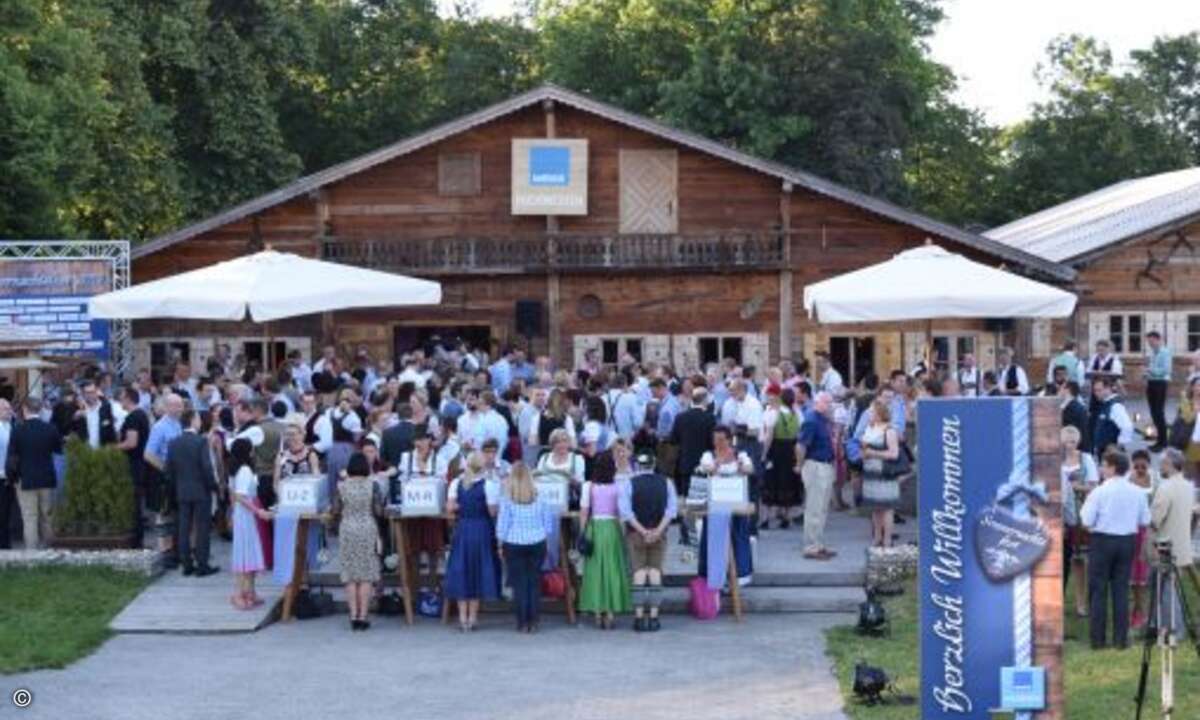 So voll war die Hütte beim Sommernachtsfest 2015 der WEKA FACHMEDIEN (Foto: CRN)