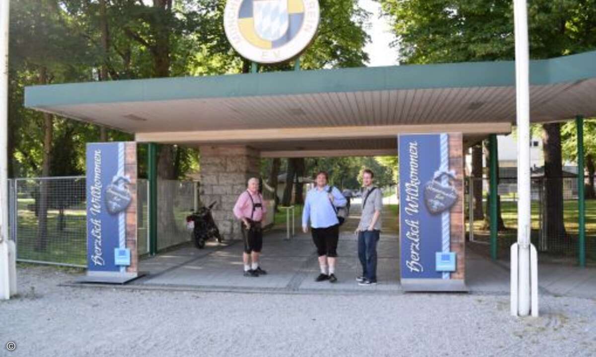 Das CRN-Team an ungewöhnlichem Ort: Auf gehts zur Hüttengaudi... (Foto: CRN)