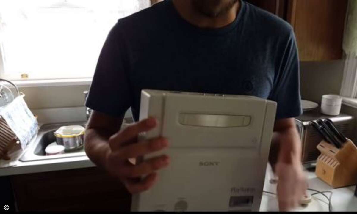 Die Spieler hätten sowohl Cartridges als auch CDs nutzen können (Foto: Dan Diebold / Screenshot YouTube)