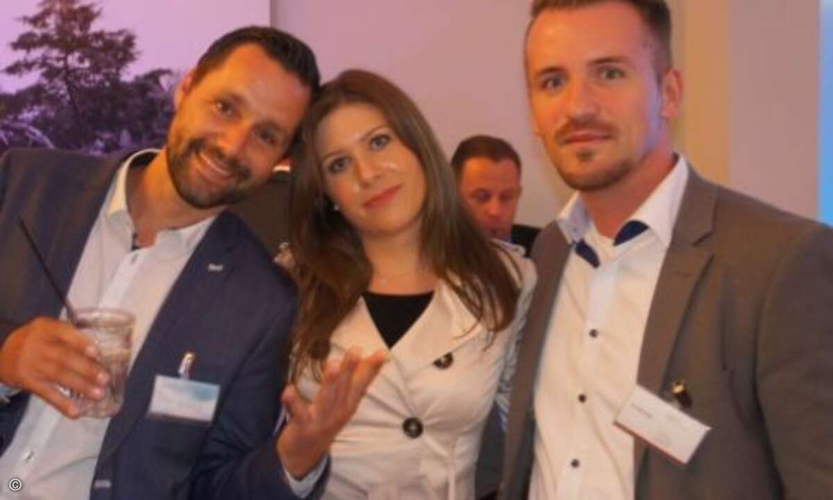 Dirk Wollberg () und Edgary Kary mit Sandra Huber (CRN) (Bild: CRN)