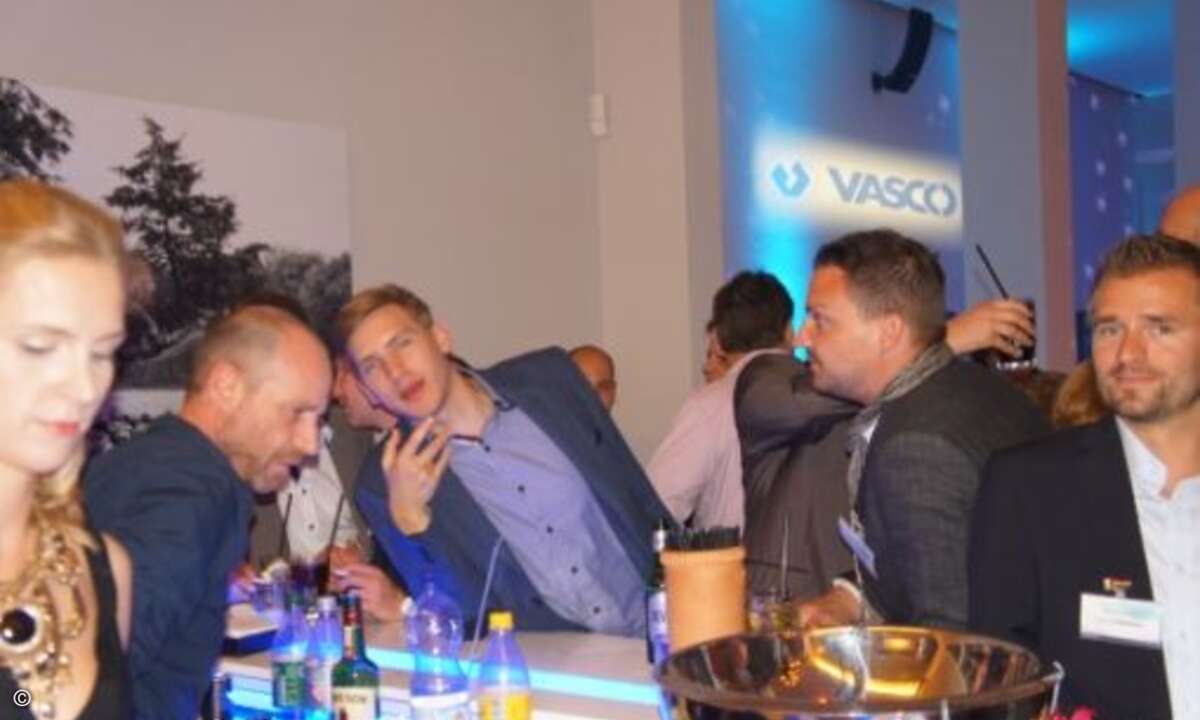 Barkeeper Toni (links) und sein Team mischten die feinsten Cocktails für die Gäste (Bild: CRN)