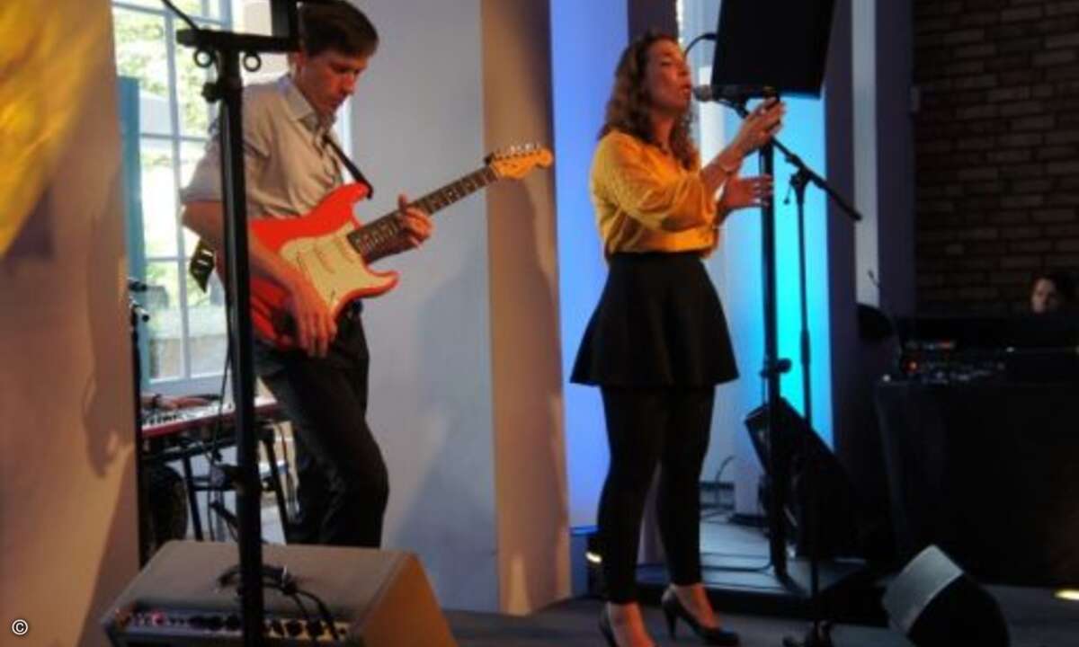 Für Stimmung sorgte auch eine Live-Band (Bild: CRN)