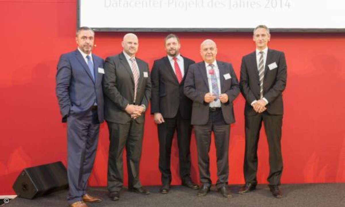 Hermann Kaiser, Hermann Kaiser Bürotechnik, (zweiter von rechts) holte sich einen Award für das beste Data Center-Projekt 2014 (Bild: Fujitsu)