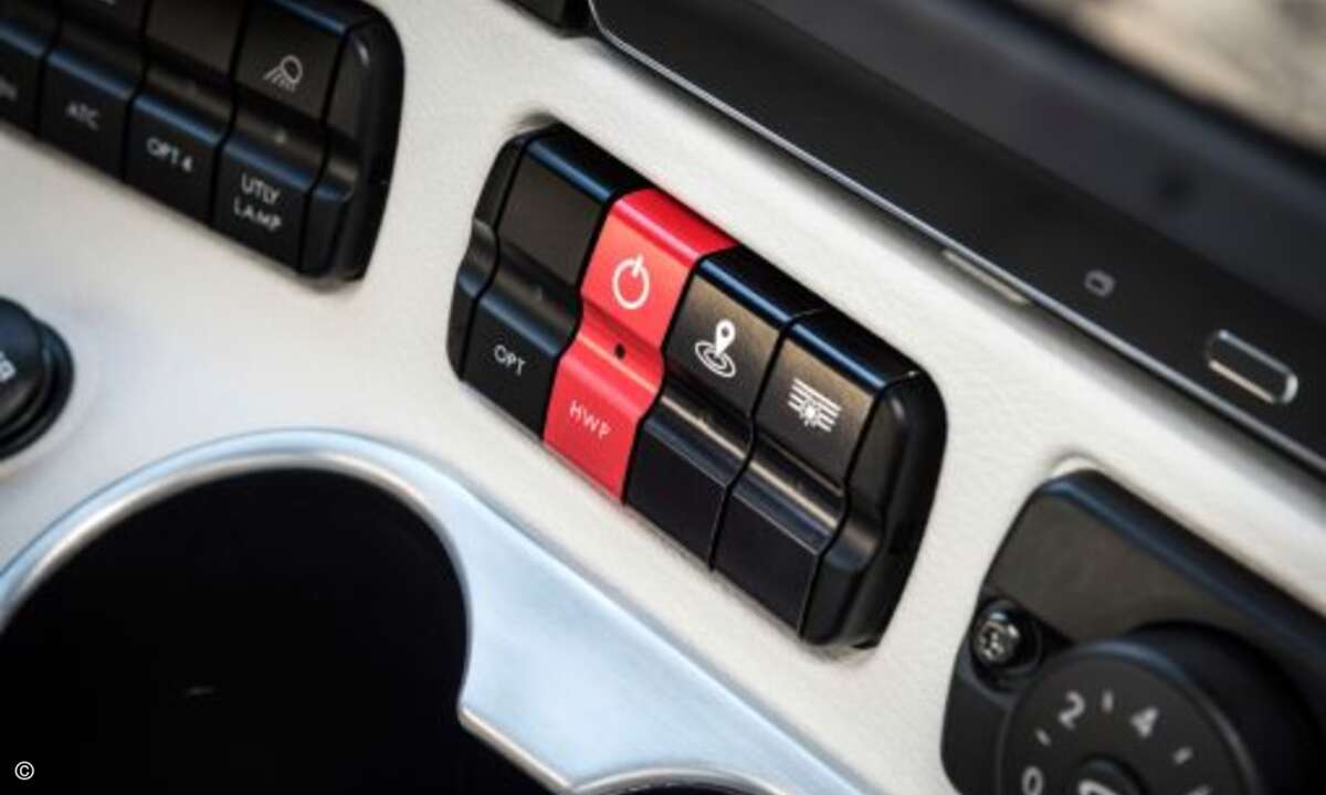 Denn auf Knopfdruck ... (Foto: Daimler)